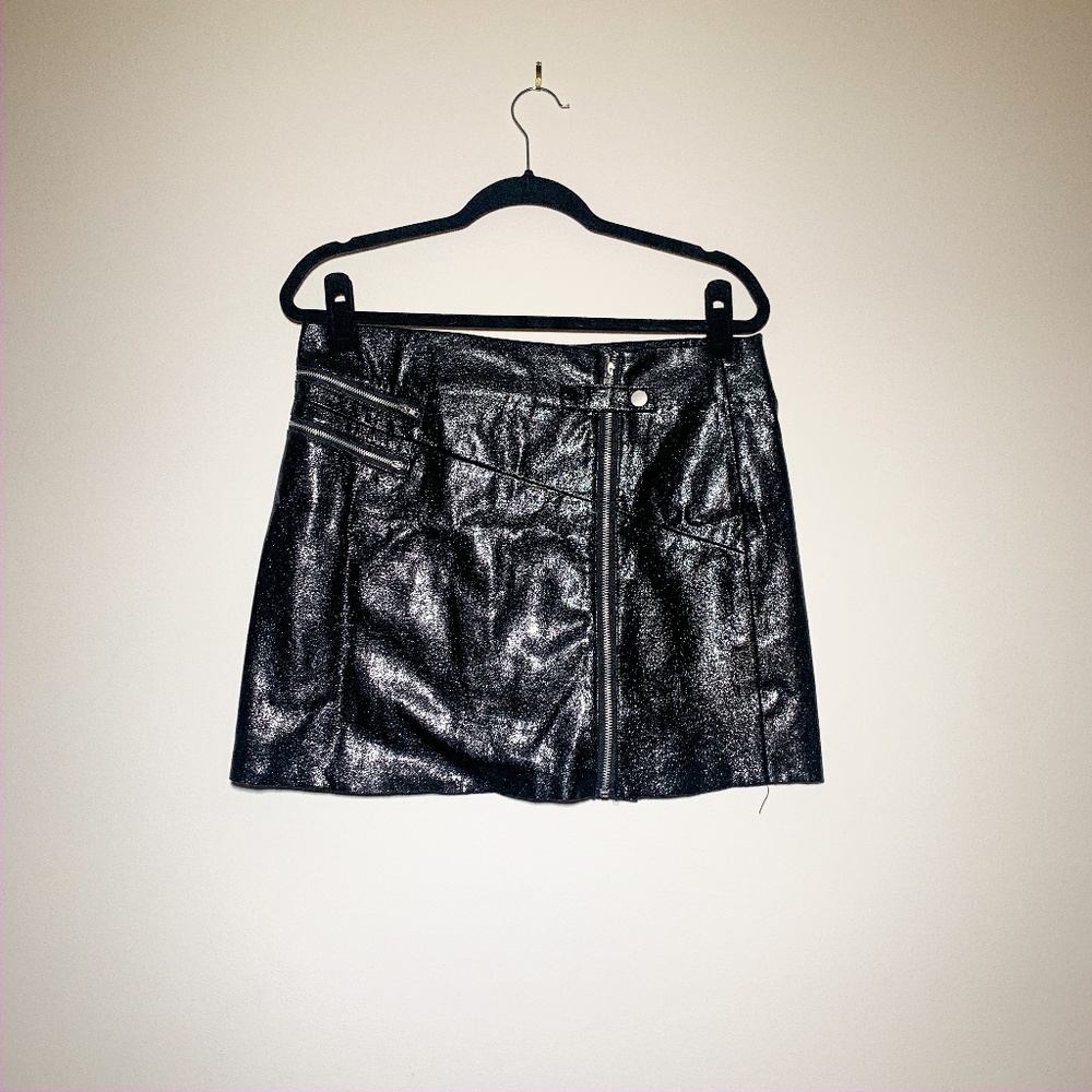 4SI3NNA Faux Leather Zip Front Skirt- L